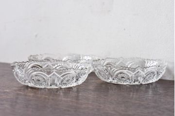 アンティーク雑貨　昭和レトロ　オーソドックスな花モチーフのガラス深皿(小皿、鉢)3枚セット