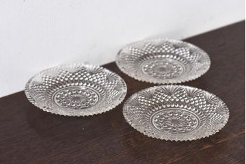 アンティーク雑貨　プレスガラス　昭和レトロ　アンティークの小皿(レース皿)3枚セット