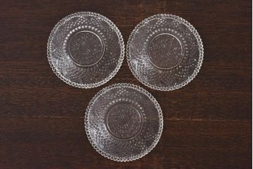 アンティーク雑貨　プレスガラス　昭和レトロ　アンティークの小皿(レース皿)3枚セット