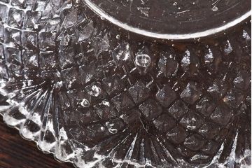 アンティーク雑貨　プレスガラス　昭和レトロ　アンティークの小皿(レース皿)3枚セット