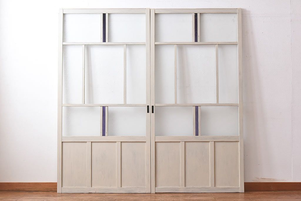 ペイント家具　色ガラス入り　ナチュラルな雰囲気漂うガラス戸(引き戸、建具)2枚セット