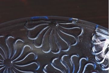 アンティーク雑貨　昭和レトロ　マーガレットのような模様が愛らしいプレスガラス皿(和食器)6枚セット