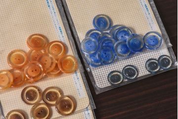 アンティーク雑貨　ビンテージ ポップなカラーが愛らしいボタンセット