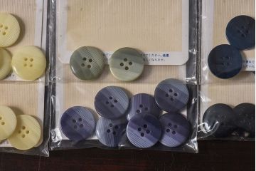 アンティーク雑貨　ビンテージ　シックなグラデーションカラーが魅力のボタンセット
