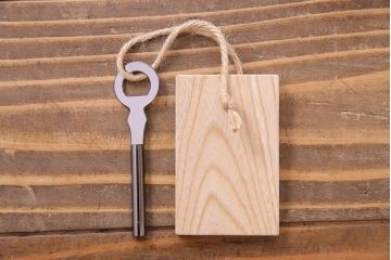 仙台箪笥　渡辺家具店　金具と漆塗りが見事な小引き出し(チェスト)