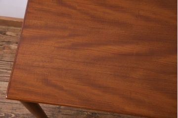 北欧家具　フィンランド　シンプルで小ぶりな木製デスク(片袖机、在宅ワーク、在宅用学習机、在宅ワーク、在宅用平机)