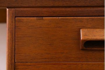 北欧家具　フィンランド　シンプルで小ぶりな木製デスク(片袖机、在宅ワーク、在宅用学習机、在宅ワーク、在宅用平机)