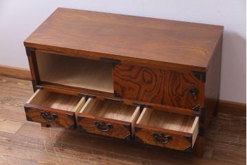 当店リメイク家具　岩谷堂箪笥　花型の金具が付いた上品なローボード(戸棚、テレビ台)