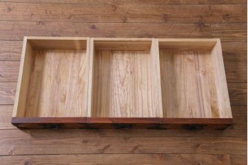 当店リメイク家具　岩谷堂箪笥　花型の金具が付いた上品なローボード(戸棚、テレビ台)