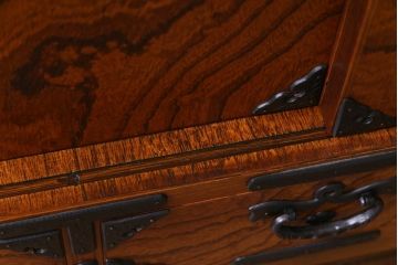 当店リメイク家具　岩谷堂箪笥　花型の金具が付いた上品なローボード(戸棚、テレビ台)