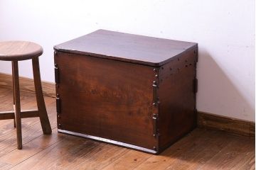 アンティーク雑貨　大正〜昭和初期　一枚板使用の贅沢な木箱(収納ケース、道具箱、ブランケットボックス)