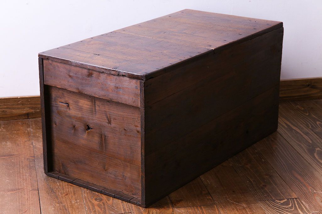 アンティーク雑貨　大正〜昭和初期　松材　落ち着いた色合いのシンプルな木箱(収納ケース、道具箱、ブランケットボックス)