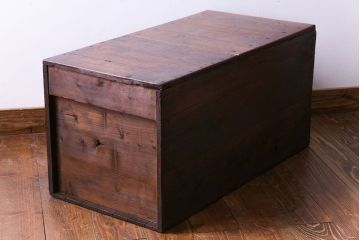 アンティーク雑貨　大正〜昭和初期　松材　落ち着いた色合いのシンプルな木箱(収納ケース、道具箱、ブランケットボックス)