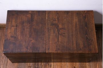 アンティーク雑貨　大正〜昭和初期　松材　落ち着いた色合いのシンプルな木箱(収納ケース、道具箱、ブランケットボックス)