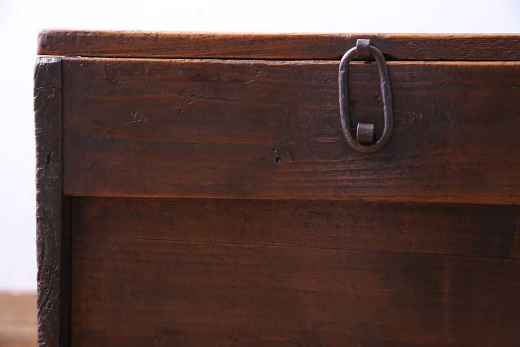 アンティーク雑貨　大正〜昭和初期　松材　落ち着いた色合いのシンプルな木箱(収納ケース、道具箱、ブランケットボックス)