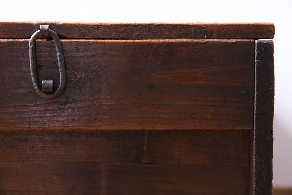 アンティーク雑貨　大正〜昭和初期　松材　落ち着いた色合いのシンプルな木箱(収納ケース、道具箱、ブランケットボックス)