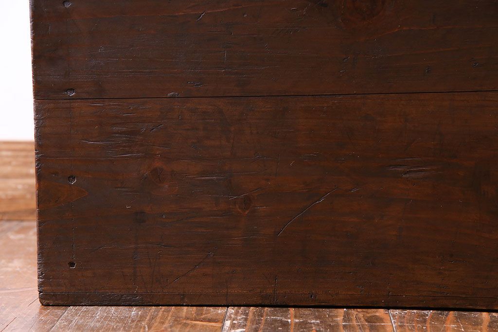 アンティーク雑貨　大正〜昭和初期　松材　落ち着いた色合いのシンプルな木箱(収納ケース、道具箱、ブランケットボックス)