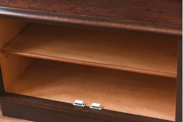 ビンテージ　神戸洋家具　永田良介商店製　チルダ彫刻がおしゃれなキャビネット(食器棚、本棚)(定価約50万円)