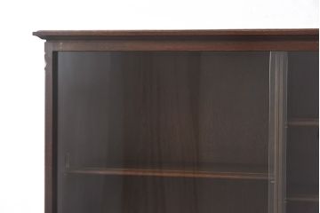 ビンテージ　神戸洋家具　永田良介商店製　チルダ彫刻がおしゃれなキャビネット(食器棚、本棚)(定価約50万円)
