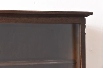 ビンテージ　神戸洋家具　永田良介商店製　チルダ彫刻がおしゃれなキャビネット(食器棚、本棚)(定価約50万円)