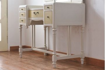 ペイント家具　マスタードイエローがアクセントのビンテージのドレッサー(化粧台)