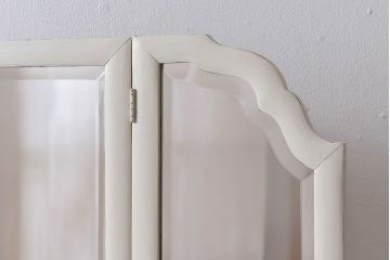 ペイント家具　マスタードイエローがアクセントのビンテージのドレッサー(化粧台)