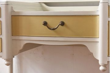 ペイント家具　マスタードイエローがアクセントのビンテージのドレッサー(化粧台)
