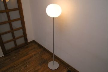 中古　イタリア　FLOS(フロス)　GLO-BALL F2(グローボール) フロアスタンド(スタンドライト)(定価約13万円)