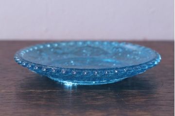 アンティーク雑貨　大正期　星・ダイヤ　唐草文　レトロなプレスガラスのプレート(小皿、器)(1)