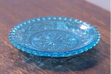 アンティーク雑貨　大正期　星・ダイヤ　唐草文　レトロなプレスガラスのプレート(小皿、器)(1)