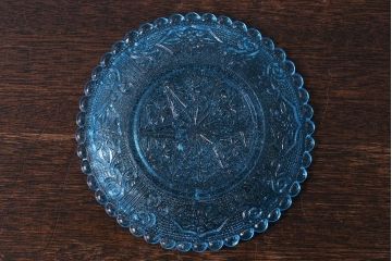 アンティーク雑貨　大正期　星・ダイヤ　唐草文　レトロなプレスガラスのプレート(小皿、器)(1)
