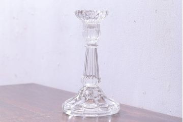 アンティーク雑貨　イギリスアンティーク　気品漂うデザインのキャンドルスタンド(ろうそく立て、キャンドルホルダー)