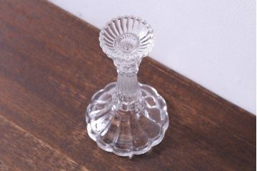 アンティーク雑貨　イギリスアンティーク　気品漂うデザインのキャンドルスタンド(ろうそく立て、キャンドルホルダー)
