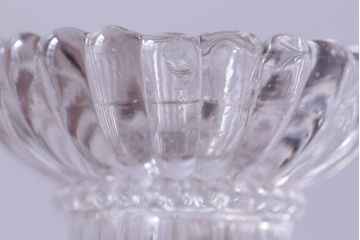 アンティーク雑貨　イギリスアンティーク　気品漂うデザインのキャンドルスタンド(ろうそく立て、キャンドルホルダー)