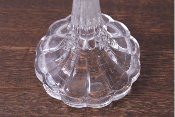 アンティーク雑貨　イギリスアンティーク　気品漂うデザインのキャンドルスタンド(ろうそく立て、キャンドルホルダー)