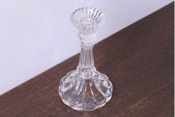 アンティーク雑貨　イギリスアンティーク　気品漂うデザインのキャンドルスタンド(ろうそく立て、キャンドルホルダー)