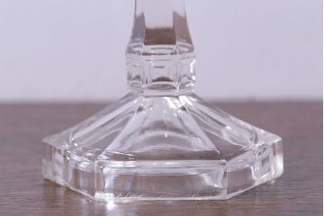 アンティーク雑貨　イギリスアンティーク シンプルながら愛らしいガラス製キャンドルスタンド(ろうそく立て、キャンドルホルダー)