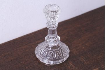 アンティーク雑貨　イギリスアンティーク 小振りで可愛らしいガラス製キャンドルスタンド(ろうそく立て、キャンドルホルダー)