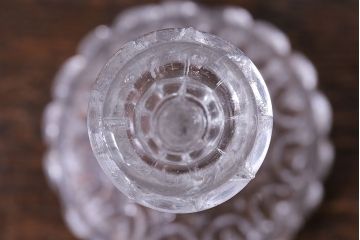 アンティーク雑貨　イギリスアンティーク 小振りで可愛らしいガラス製キャンドルスタンド(ろうそく立て、キャンドルホルダー)