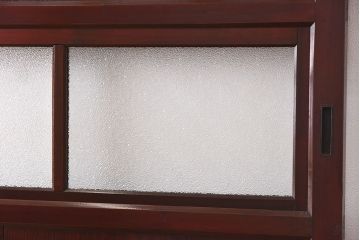 和製アンティーク　栗材使用　漆塗り　深みのある色合いが魅力のガラス帯戸(引き戸、建具)