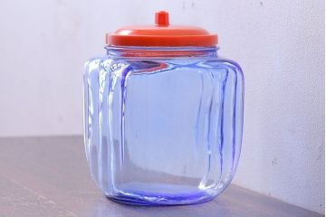 アンティーク雑貨　和製アンティーク　大正昭和期　戦前　プラスチック蓋の青色ガラス瓶(1)