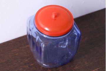 アンティーク雑貨　和製アンティーク　大正昭和期　戦前　プラスチック蓋の青色ガラス瓶(1)