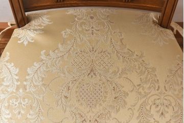 中古極美品　カリモク　domani(ドマーニ)　QUEENS　LIFE(クイーンズライフ)　気品溢れるチェア(ダイニングチェア)(定価約12万円)