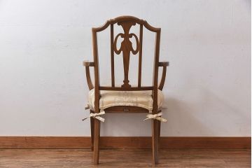 中古極美品　カリモク　domani(ドマーニ)　QUEENS　LIFE(クイーンズライフ)　気品溢れるア  ームチェア(ダイニングチェア)(定価約13万4千円)(2)