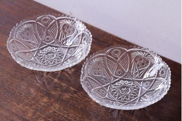 アンティーク雑貨　繊細で華やかなデザインのガラス製レース深皿(鉢、ボウル)2枚セット(1)