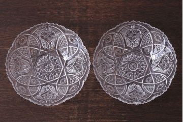 アンティーク雑貨　繊細で華やかなデザインのガラス製レース深皿(鉢、ボウル)2枚セット(1)