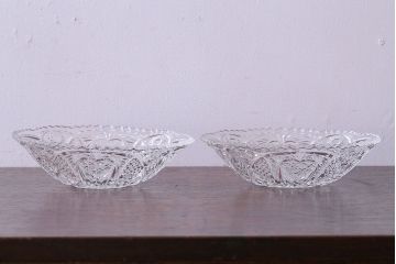 アンティーク雑貨　繊細で華やかなデザインのガラス製レース深皿(鉢、ボウル)2枚セット(1)