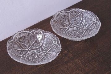 アンティーク雑貨　繊細で華やかなデザインのガラス製レース深皿(鉢、ボウル)2枚セット(1)