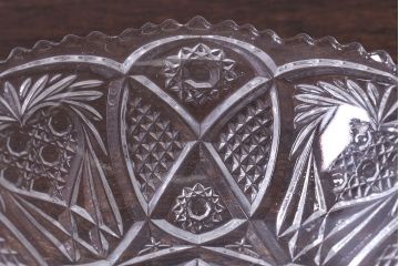 アンティーク雑貨　繊細で華やかなデザインのガラス製レース深皿(鉢、ボウル)2枚セット(1)