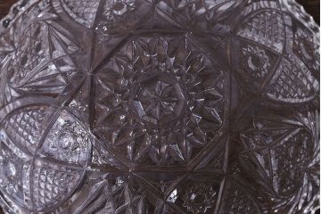 アンティーク雑貨　繊細で華やかなデザインのガラス製レース深皿(鉢、ボウル)2枚セット(1)